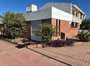 Casa · 90m² · 3 Ambientes · 2 Cocheras · Apta Crédito Barrio Jardín Casa 2 Dorm. con Cochera