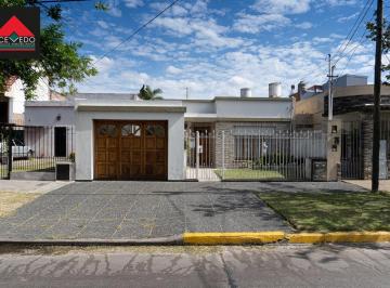 Casa · 130m² · 3 Ambientes · 1 Cochera · Casa - Banfield Oeste