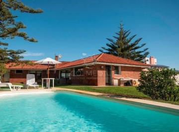 Foto1 · Casa en Punta del Este, Playa Mansa, 4 Dorm., Piscina y Barbacoa.