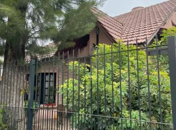 Casa · 160m² · 5 Ambientes · Hermoso Chalet 5 Amb. en Venta - Ituzaingó