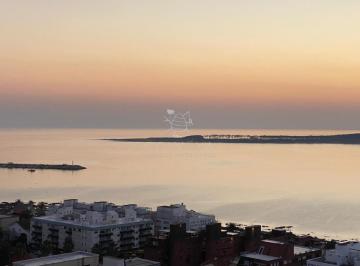 Foto1 · Apto de 2 Dorm. 2 Baños con Una Vista Excelente a Playa Mansa y Brava