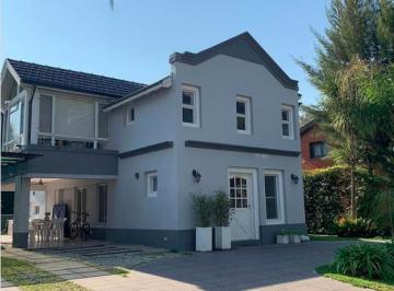 Casa de 4 ambientes, Berazategui · Hermosa y Moderna Propiedad