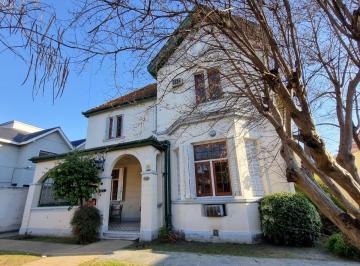 Casa de 7 ambientes, Lomas de Zamora · Casa 7 Ambientes, Estilo Ingles