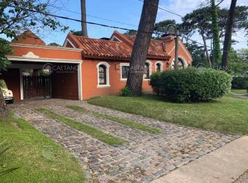 Foto1 · Hermosa Casa, Ubicada en Uno de Las Mejores Zonas del Balneario!
