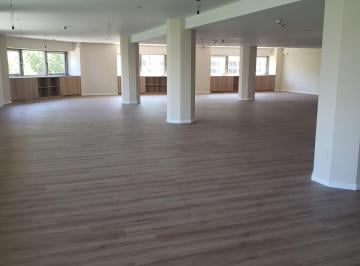 Oficina comercial , Monserrat · Esquina Luminosa Totalmente Reciclada