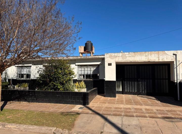 Casa · 185m² · 6 Ambientes · 2 Cocheras