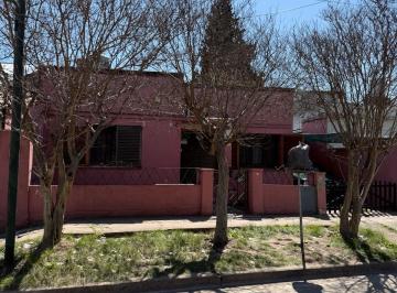 Casa de 3 ambientes, San Isidro · Casa Lote Propio, 2 Dorm., Cochera, Garage, Galeria y Jardin