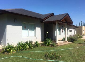 Quinta vacacional · 309m² · 8 Ambientes · Quinta - Coronel Brandsen
