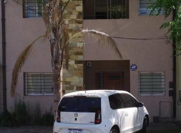 Casa · 140m² · 4 Ambientes · Casa - Banfield Oeste