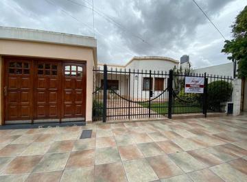 Casa · 210m² · 5 Ambientes · Venta de Hermosa Casa de 5 Ambientes! Haedo Sur!