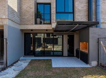Casa · 131m² · 5 Ambientes · Casa 4 Dorm. con Cochera en Complejo Residencial.