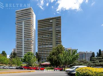 Ubicación privilegiada. Frente al río y al parque nacional a la bandera. · Departamento - Centro