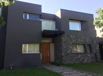 Casa de 5 ambientes, La Plata · Casa en Venta