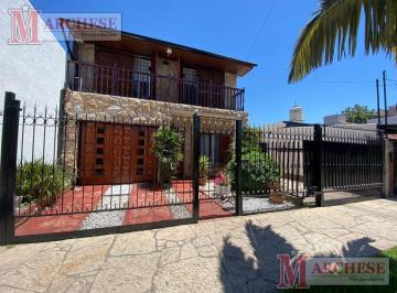 Casa · 170m² · 4 Ambientes · 1 Cochera · Casa 4 Ambientes en Venta en Castelar Norte