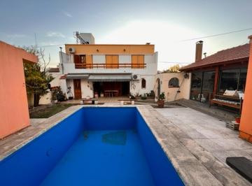 Casa · 259m² · 5 Ambientes · 2 Cocheras · Casa en Venta 3 Dorm. Barrio San Salvador
