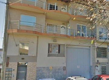 Edificio · 670m² · 7 Ambientes · Venta en Block - 6 Departamentos + Galpon