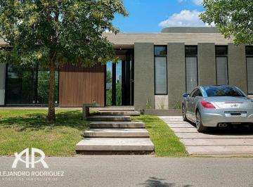 Casa · 270m² · 3 Dormitorios · 1 Cochera · Casa en Venta 3 Dorm. en La Concepción, Luján