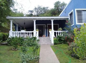 Casa · 190m² · 5 Ambientes · 1 Cochera · Casa con Buen Lote y Depto. - La Serranita