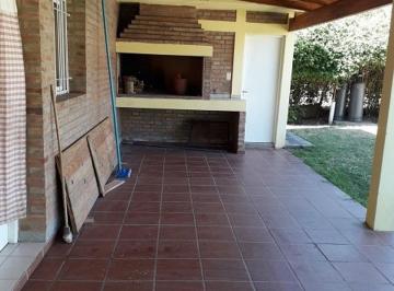 Casa · 130m² · 4 Ambientes · 1 Cochera · Casa 3 Dorm con Pileta - Villa Los Aromos
