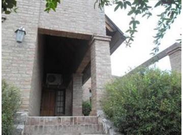 Casa · 230m² · 4 Ambientes · 1 Cochera · Casa en Venta 3
