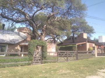 Casa · 130m² · 4 Ambientes · 1 Cochera · Casa en Venta en Villa Los Aromos