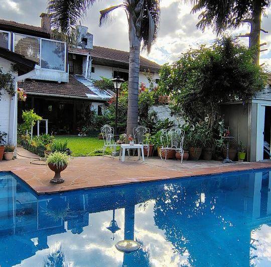 Casa · 220m² · 8 Ambientes · 3 Cocheras