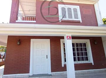 Casa de 8 ambientes, San Miguel de Tucumán · Casa Esquina a Dos Cuadras de Av Belgrano - Alquiler / Venta