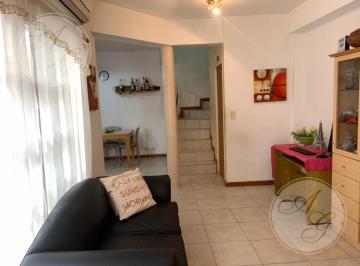 Casa · 71m² · 3 Ambientes · Super Luminoso Duplex con Patio en Exc. Estado