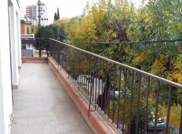 Local comercial · 274m² · Especular Local y Departamento Frente Av Escobar