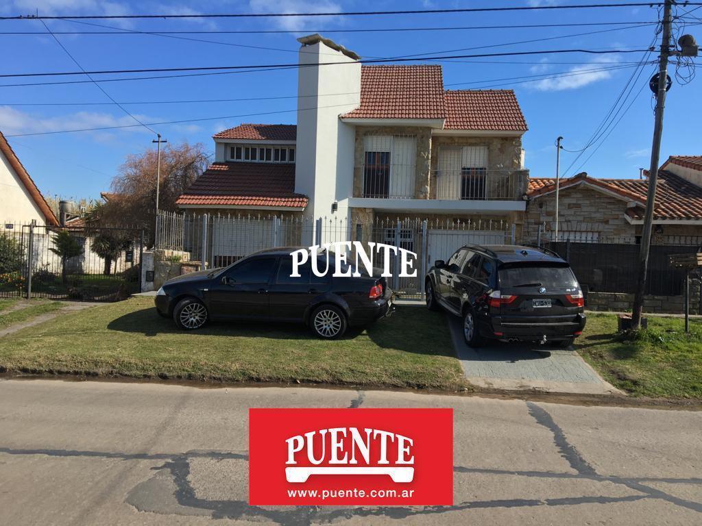 Casa 4 amb, 184m² en Av. Diagonal Velez Sarsfield con quincho y cochera