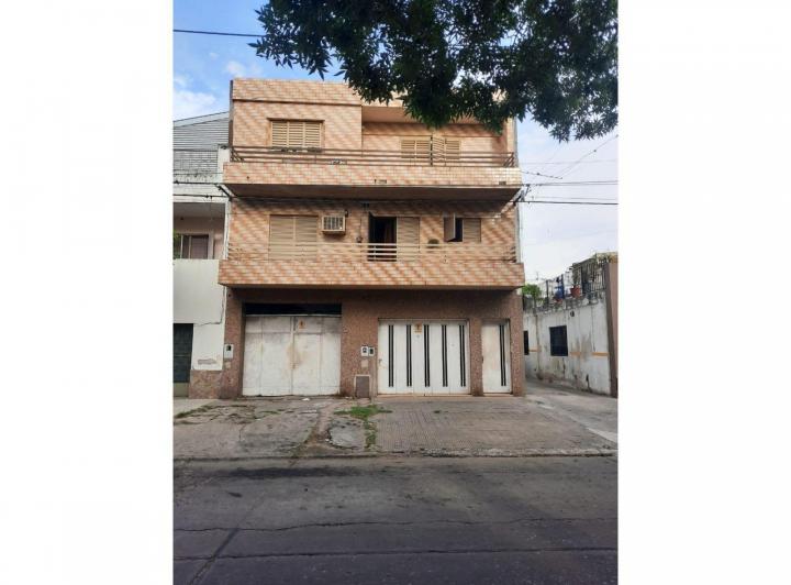 Casa · 320m² · 9 Ambientes · 6 Cocheras