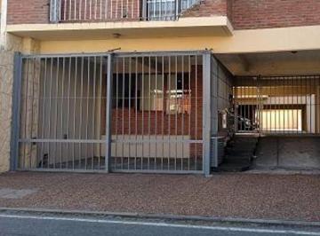 Garage · 12m² · 1 Cochera · Cochera en Edificio con Portón Independiente