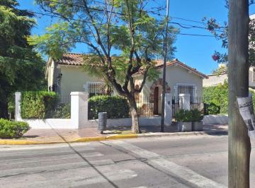 Casa de 6 ambientes, San Fernando · Excelente Casa Esquina en Libertador San Fernando Acepta Permuta