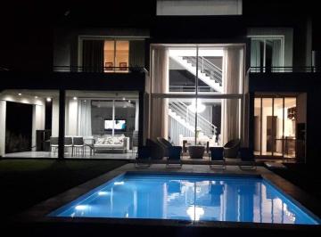 Casa · 185m² · 3 Ambientes · 2 Cocheras · Casa en Alquiler Amoblada en Santa Teresa Villanueva