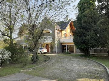 Quinta vacacional · 600m² · 5 Ambientes · 5 Cocheras · Alquiler Temporal de Mansion Sobre 4000 m de Terreno!
