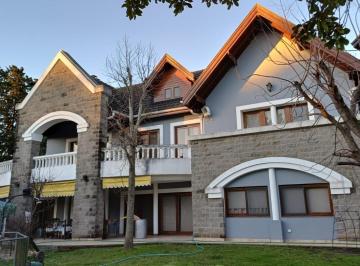 Quinta vacacional · 600m² · 5 Ambientes · 6 Cocheras · Alquiler Temporal de Mansion Sobre 4000 m de Terreno!