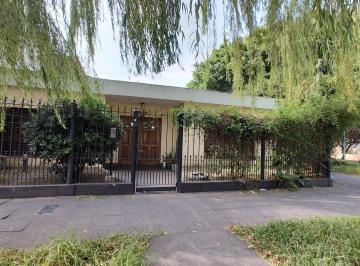 Casa · 155m² · 4 Ambientes · 3 Cocheras · Venta - Excelente Casa 3 Amb + Depto 2 Amb. Temperley