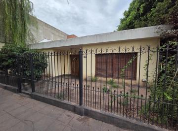 Casa · 155m² · 4 Ambientes · 3 Cocheras · Amplia Casa 3 Amb + Depto 2 Amb, Cochera, Patio en Temperley!