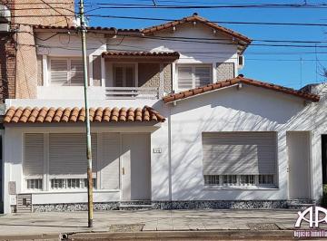 Casa · 200ha · 3 Dormitorios · Casa en Calle Alsina, Luján