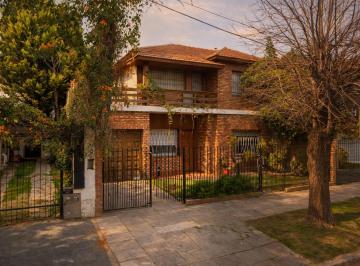 Casa de 5 ambientes, Quilmes · Chalet 5 Ambientes con Garage y Fondo Libre