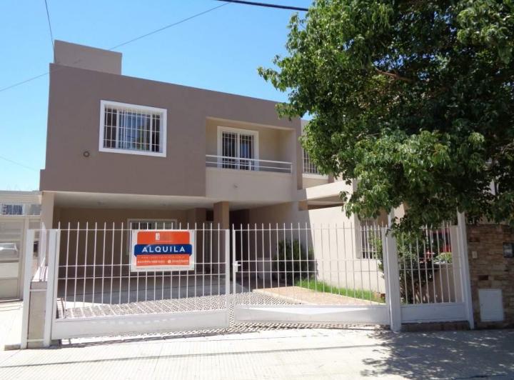Casa · 170m² · 4 Ambientes · 2 Cocheras