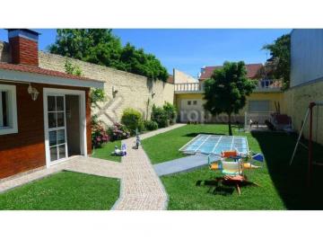 Casa de 5 ambientes, Lomas de Zamora · Excepcional Propiedad Multifamiliar C/ Piscina y 3 Casas - Arrotea 1000, Lomas
