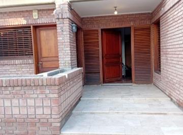 Casa de 7 ambientes, San Juan · Casa con 5 Habitaciones en Venta en Ciudad de San Juan