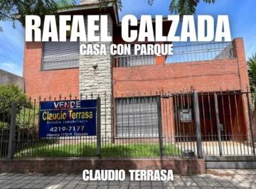 Casa · 200m² · 5 Ambientes · 1 Cochera · Chalet en Venta en R. Calzada