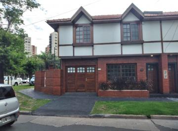 Casa de 4 ambientes, Quilmes · Amplio Triplex en Quilmes Este.