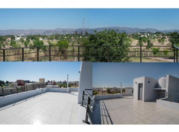 PH · 140m² · 4 Ambientes · 1 Cochera · PH en Venta Comarca de Allende 3 Dorm.