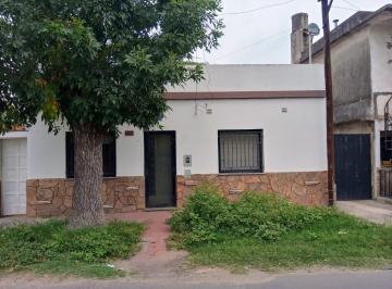 Casa de 4 ambientes, Rosario · Casa de 2 Dorm. y Patio