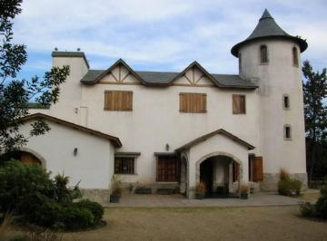 Casa · 300m² · 4 Dormitorios · Importante y Único Chalet en Luis Palacios - Santa Fe