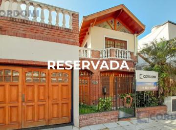 Casa · 192m² · 5 Ambientes · 2 Cocheras · Reservada! Casa en Lanús Oeste 5 Ambientes en 2 Plantas con Cochera 2 Autos y Fondo Libre