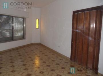 Casa · 92m² · 3 Ambientes · 1 Cochera · Venta PH en Lanús Oeste Departamento Al Frente con Entrada Independiente